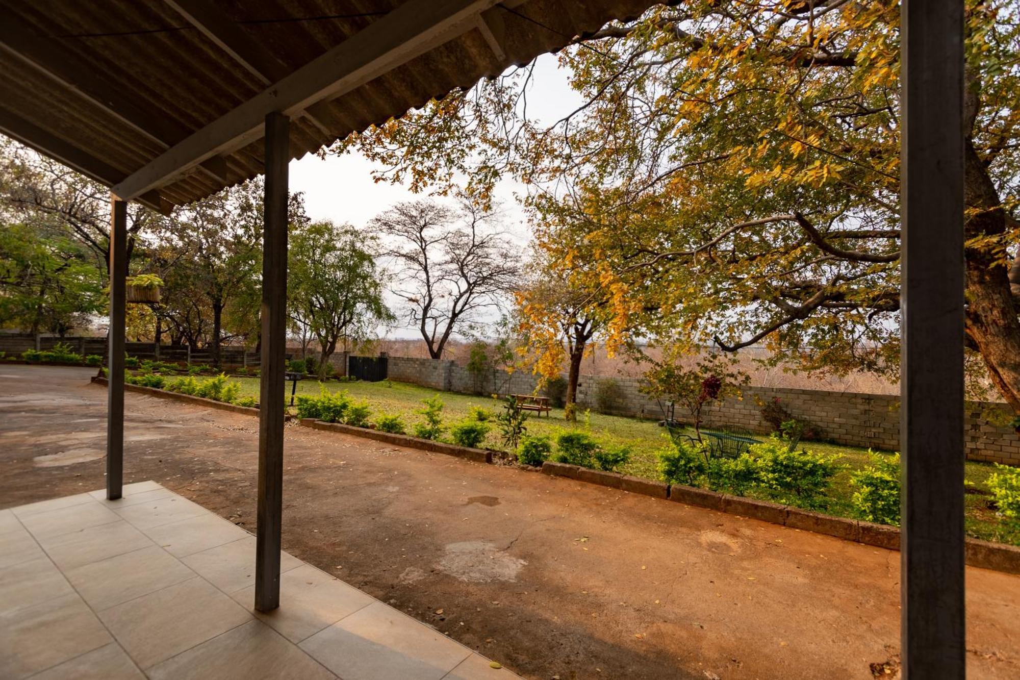 Wood Road Guest Lodge Victoria Falls Exterior foto